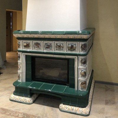 Изразцовая облицовка изразцами "Охота" топки Астов М700 от производителя Ceramica